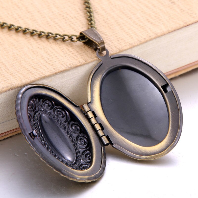 Women's Vintage Photo Locket Necklace