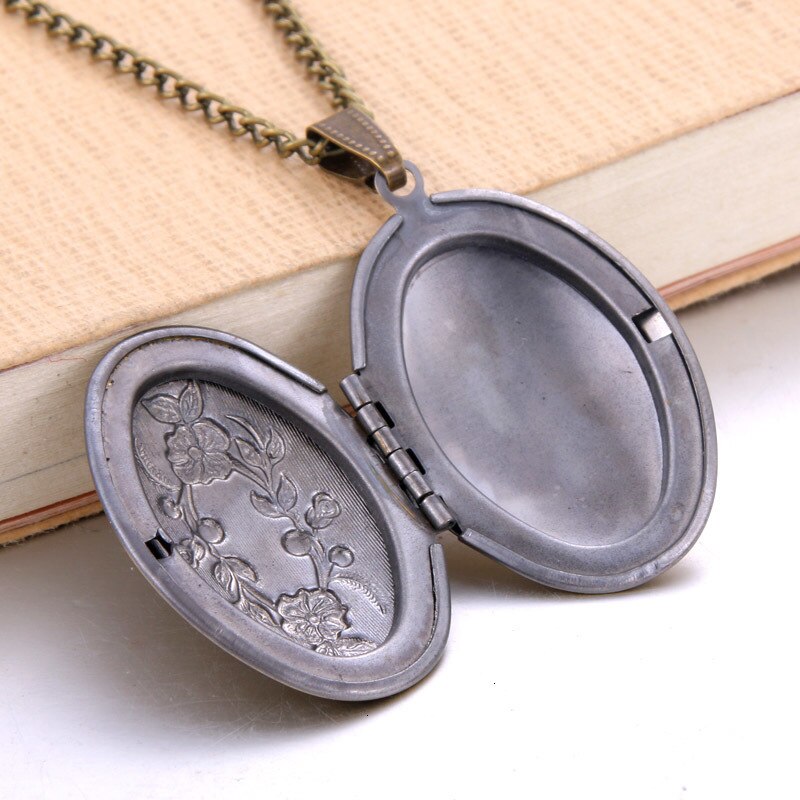 Women's Vintage Photo Locket Necklace