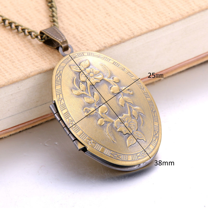 Women's Vintage Photo Locket Necklace