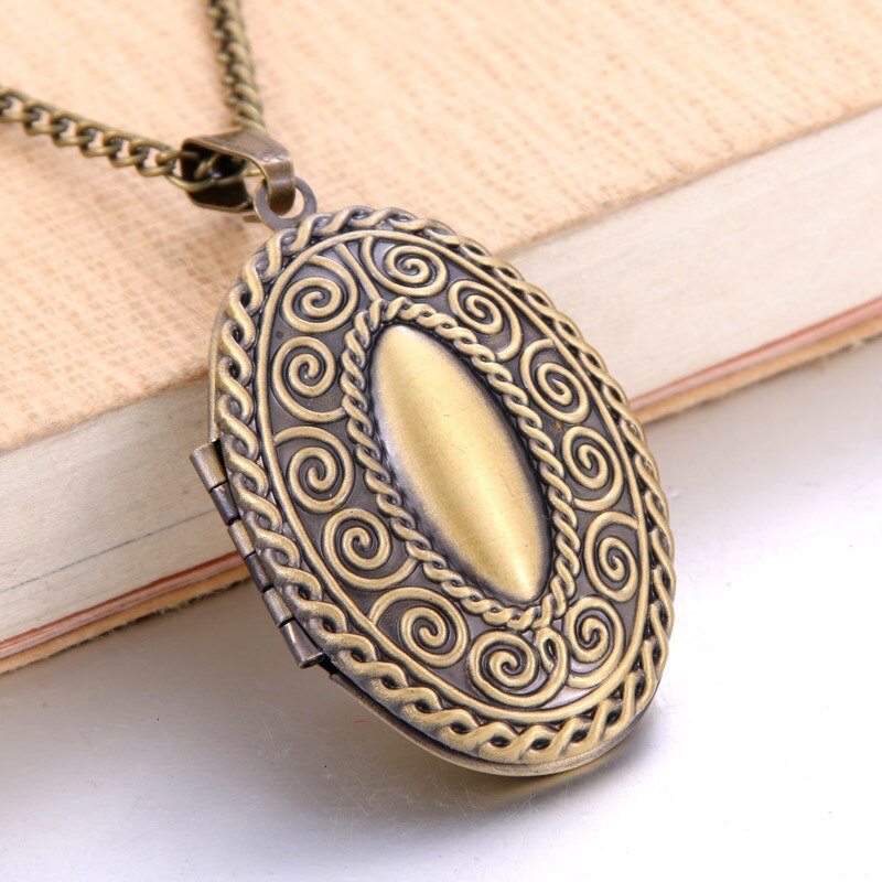 Women's Vintage Photo Locket Necklace