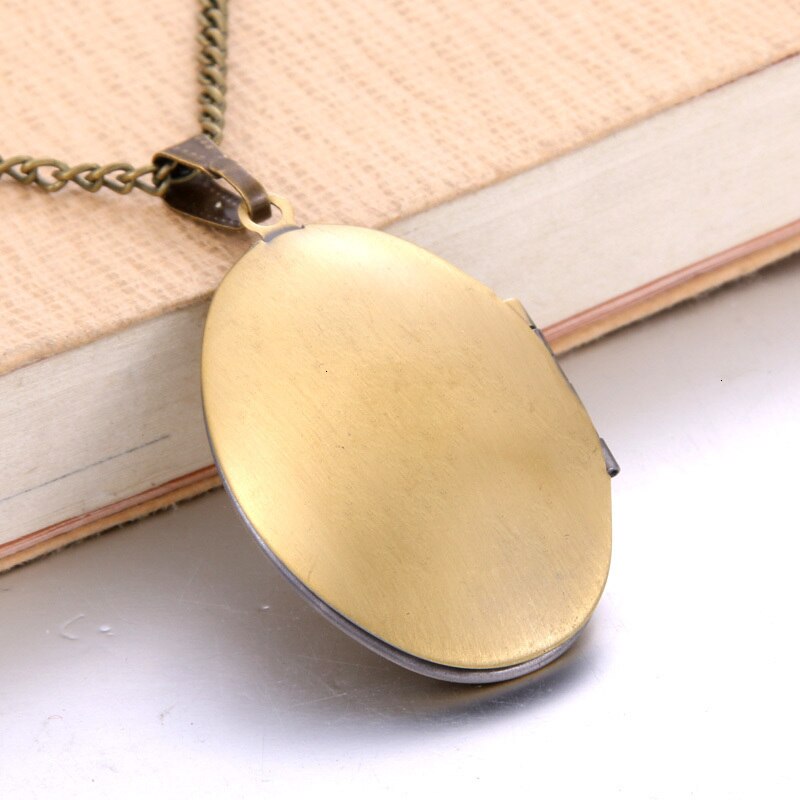 Women's Vintage Photo Locket Necklace